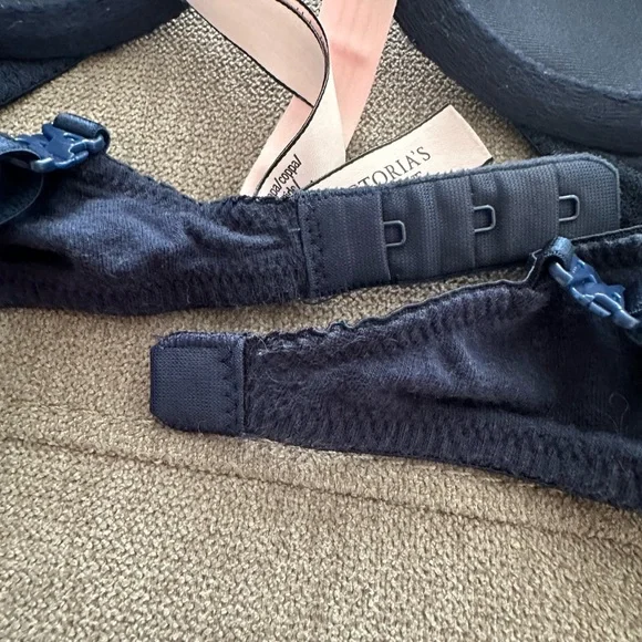 Victoria’s Secret and Pink Bras - Picture 8 of 14